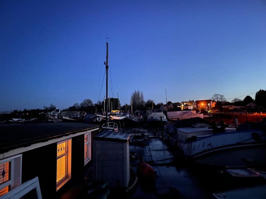 Toosey Lass - St Osyth Creek Saint Osyth ภายนอก รูปภาพ